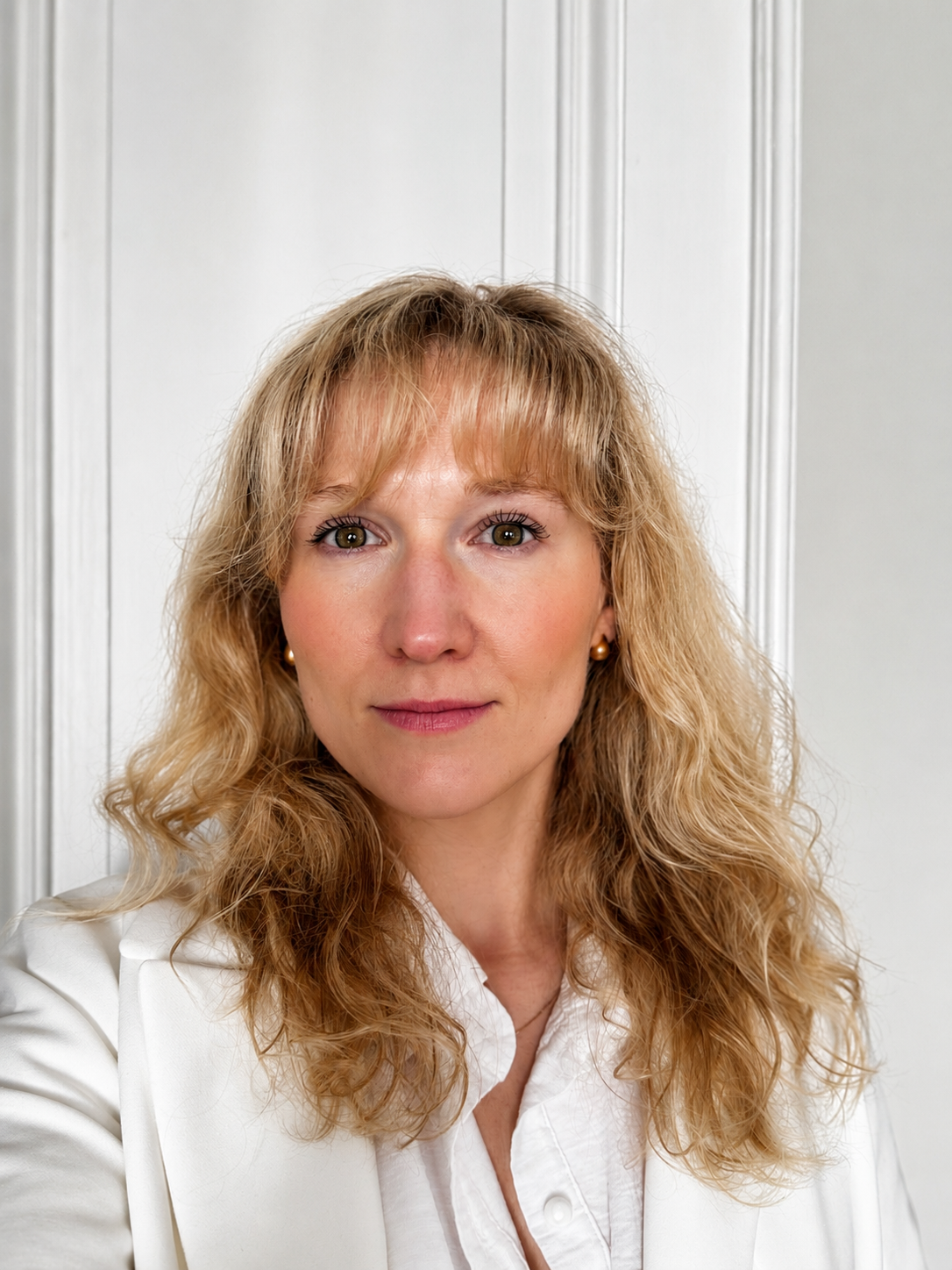 Portrait of Jacqueline Scharunge, founder of Calm Authority